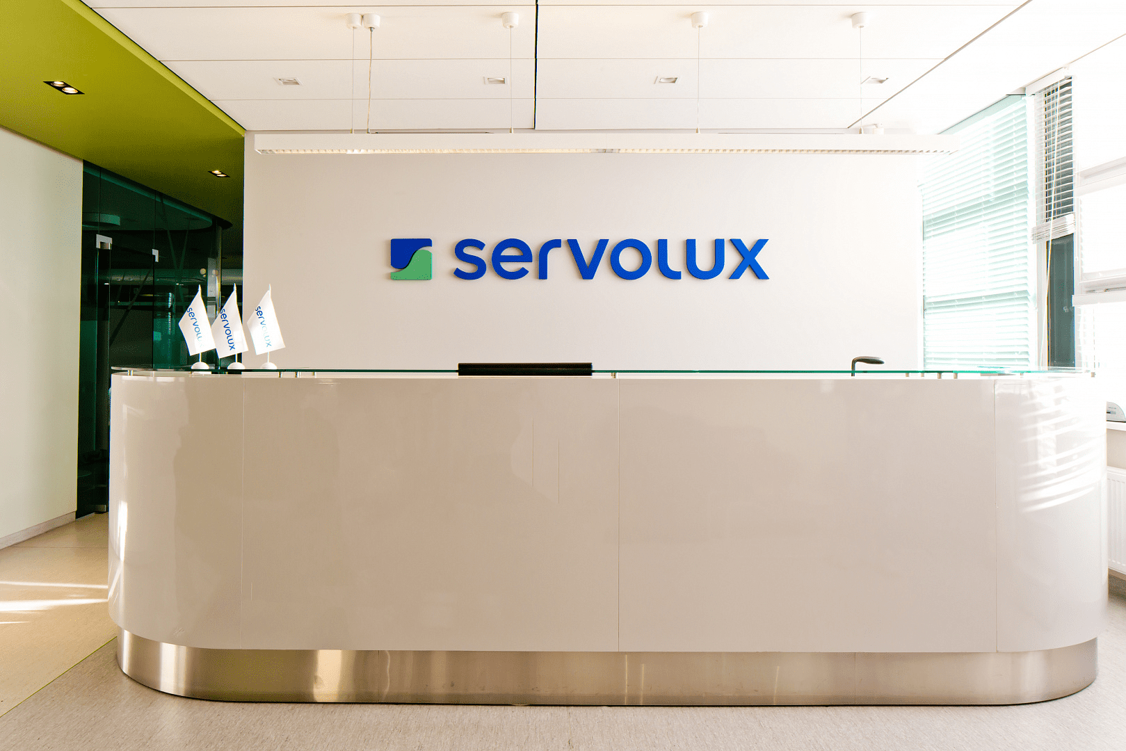 Servolux – Контакты